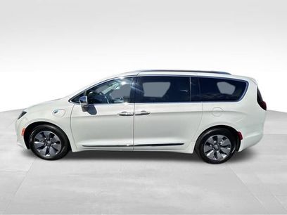 Used 2020 Chrysler Pacifica Limited w/ Advanced Safetytec Group