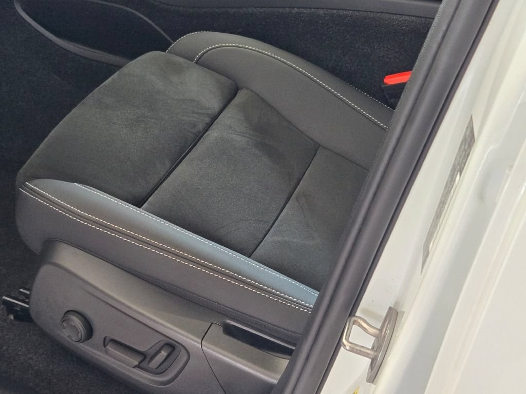 Used 2023 Volvo XC40 Recharge Plus AWD/4WD image 22