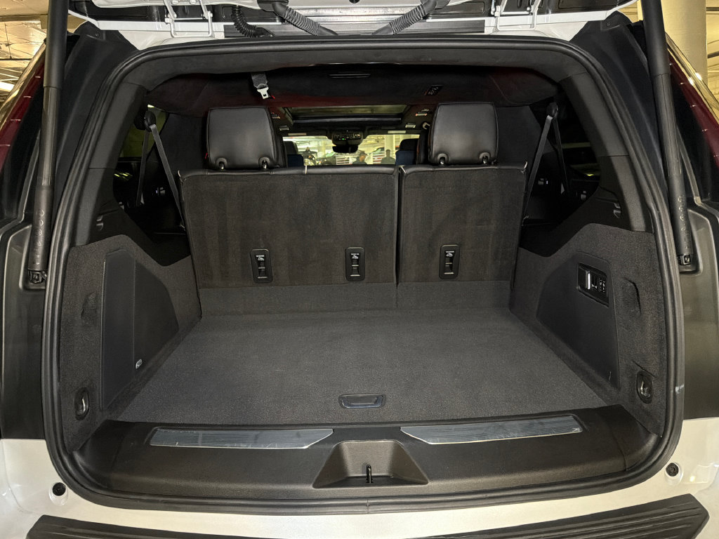 Used 2024 Cadillac Escalade ESV V AWD/4WD image 7