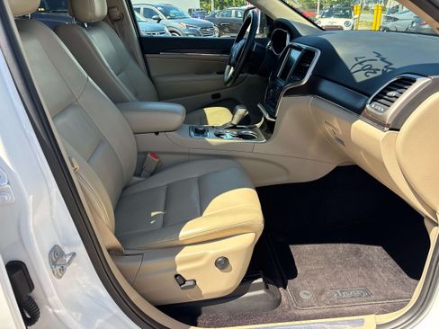 Certified 2017 Jeep Grand Cherokee Limited AWD/4WD image 22