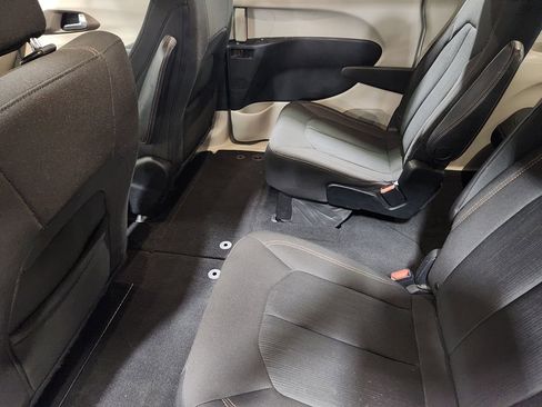 Used 2018 Chrysler Pacifica Touring Plus FWD image 51