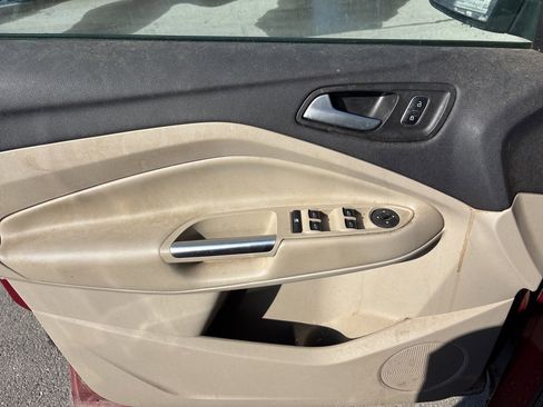 Used 2017 Ford Escape SE image 18