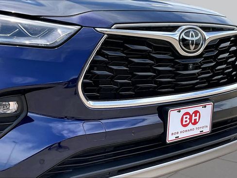 Used 2023 Toyota Highlander Platinum FWD image 30