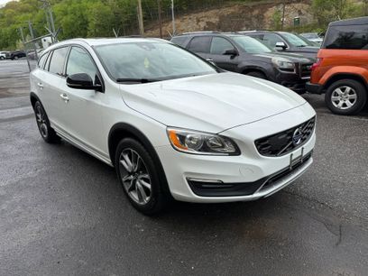 Used 2017 Volvo V60 T5 Cross Country w/ Convenience Package