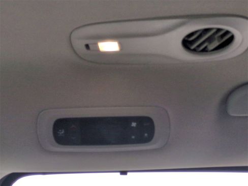 Used 2024 Chrysler Pacifica Touring-L image 21