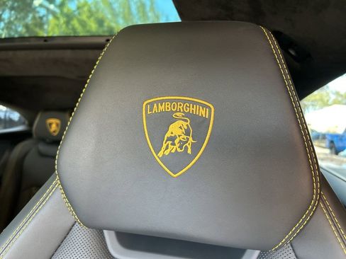 Used 2022 Lamborghini Urus image 23