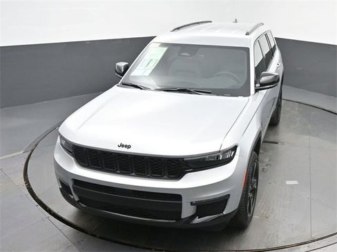 New 2025 Jeep Grand Cherokee L Limited image 40