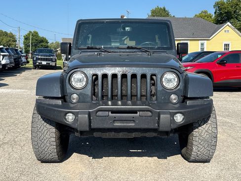 Used 2017 Jeep Wrangler Unlimited Sahara AWD/4WD image 11
