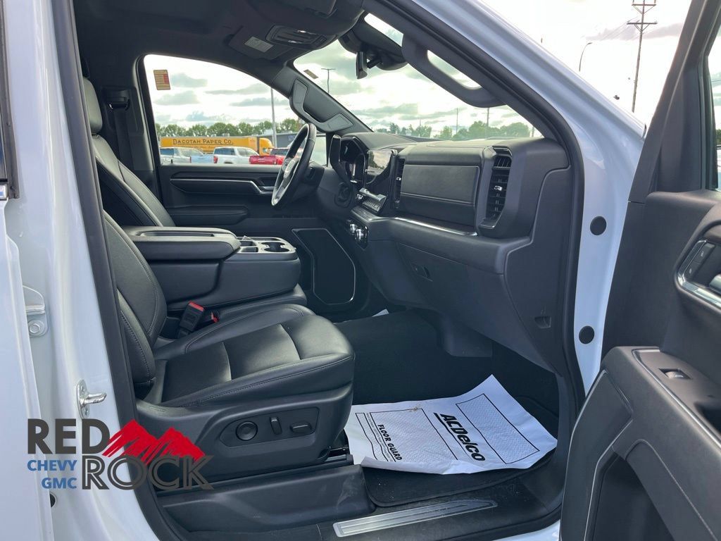 Used 2025 GMC Sierra 1500 SLT AWD/4WD image 12