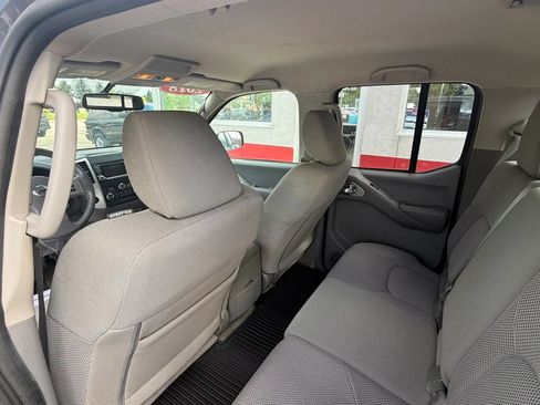 Used 2018 Nissan Frontier SV w/ Value Truck Package AWD/4WD image 9
