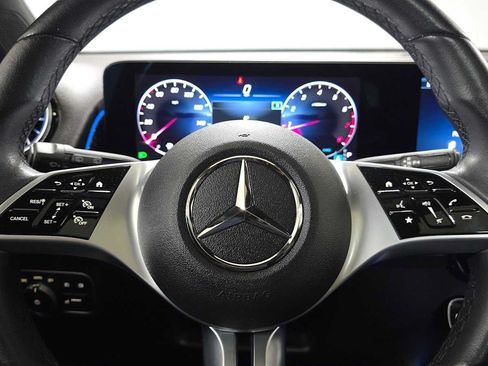 Used 2025 Mercedes-Benz GLB 250 4MATIC image 26