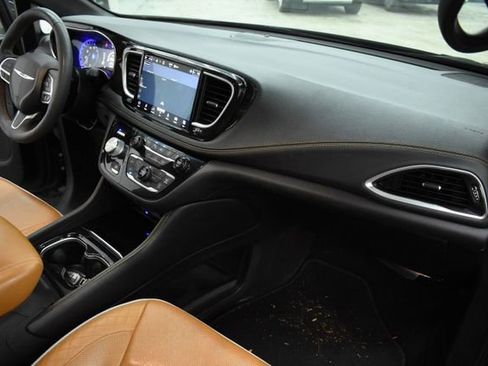 Used 2022 Chrysler Pacifica Pinnacle image 42