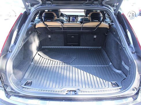 Used 2018 Volvo V90 T5 Cross Country w/ Convenience Package AWD/4WD image 8