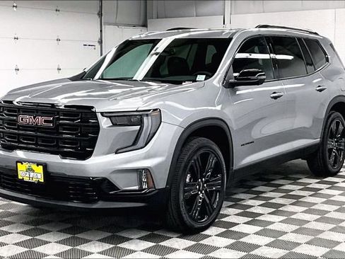 Used 2025 GMC Acadia Elevation w/ Elevation Premium Package image 12