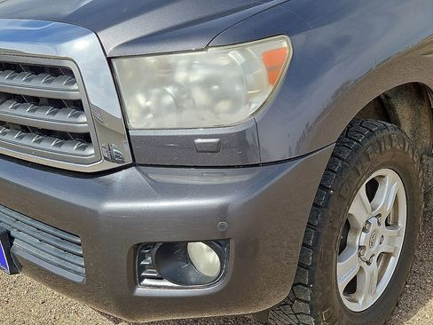 Used 2017 Toyota Sequoia SR5 w/ Premium Package image 10