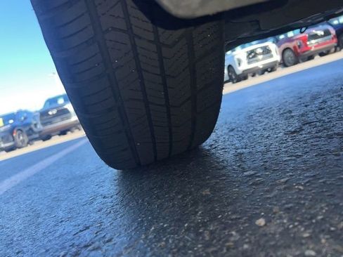 Used 2020 Nissan Versa SV image 10