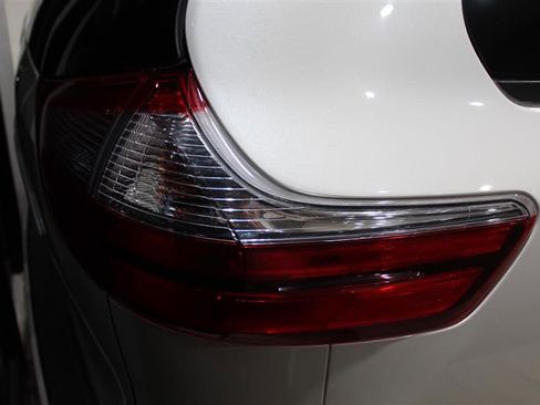 Used 2020 Toyota Sienna XLE AWD/4WD image 11