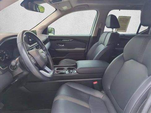 Used 2025 Honda Pilot Touring image 16