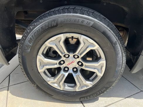Used 2025 GMC Sierra 1500 SLT AWD/4WD image 8