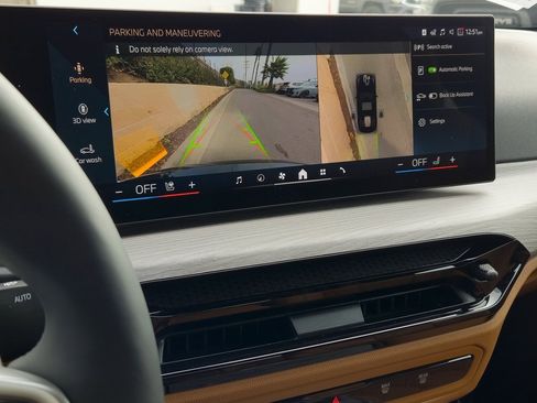 New 2026 BMW 330i Sedan w/ M Sport Package image 14