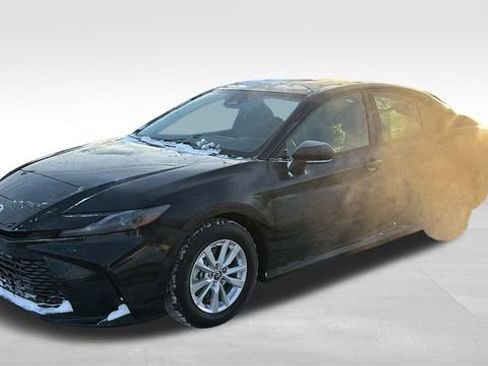 Used 2025 Toyota Camry LE image 2