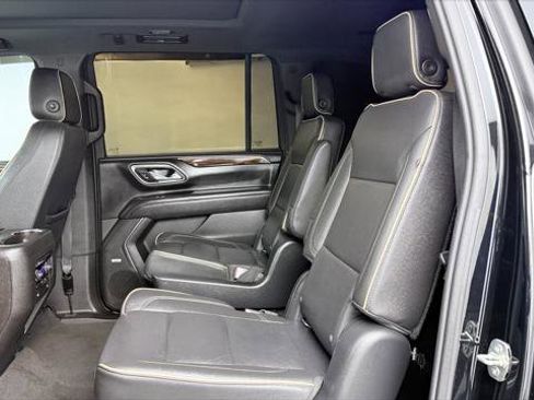 Used 2021 Chevrolet Suburban Premier w/ Premium Package AWD/4WD image 19