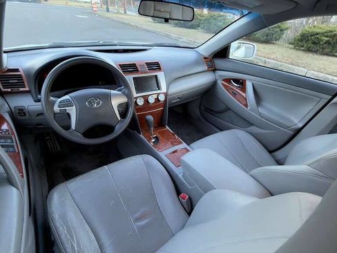 Used 2011 Toyota Camry LE image 11