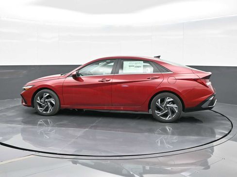 Certified 2024 Hyundai Elantra SEL w/ Convenience Package image 5