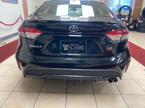 Used 2021 Toyota Corolla SE FWD image 2