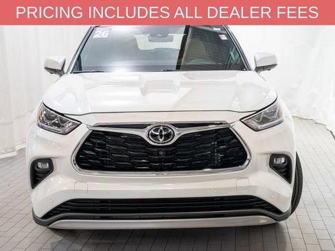 Used 2026 Toyota Highlander Platinum AWD/4WD image 2