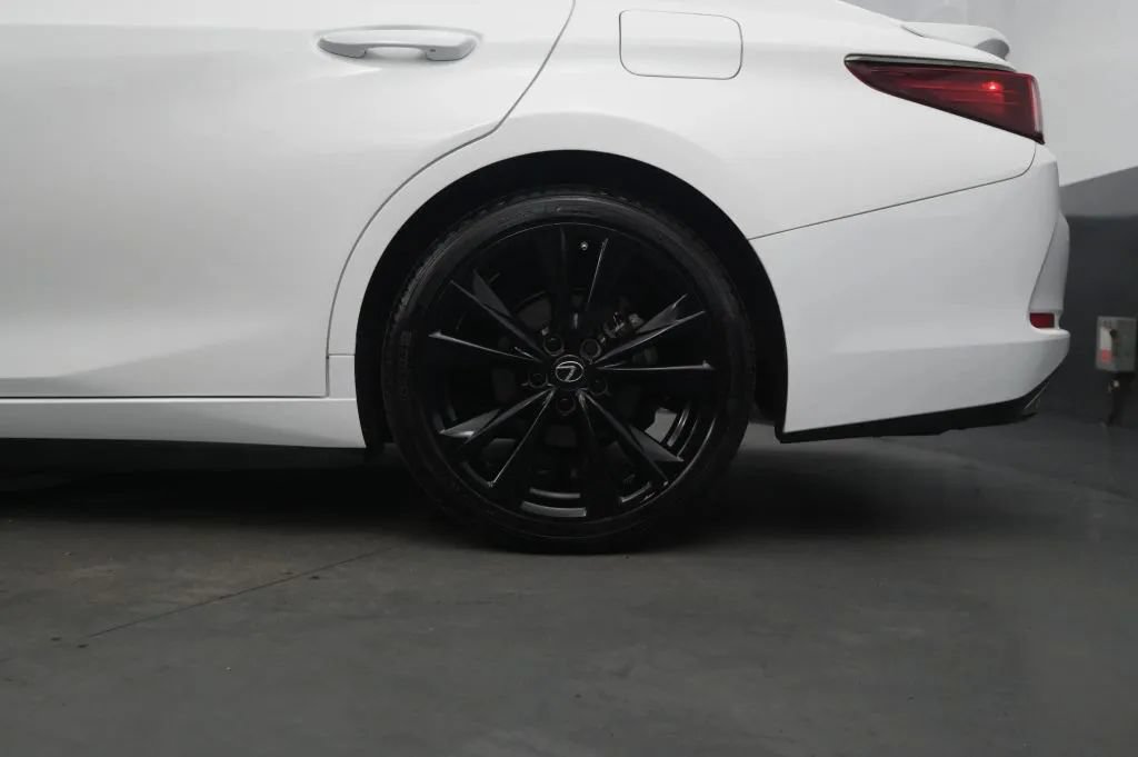 Used 2024 Lexus ES 350 F Sport w/ Accessory Package (Z2) FWD image 13
