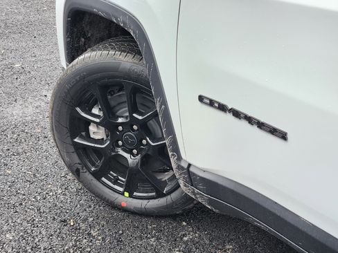 New 2026 Jeep Compass Latitude image 18