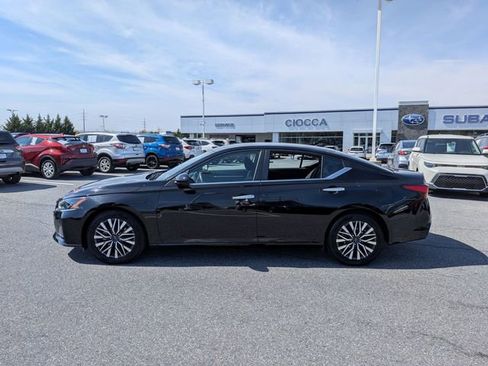 Used 2023 Nissan Altima 2.5 SV image 4