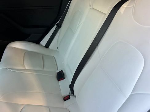 Used 2021 Tesla Model 3 Standard Range Plus RWD image 5