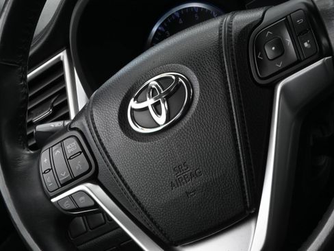 Used 2014 Toyota Highlander XLE AWD/4WD image 26