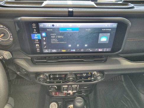 Used 2025 Jeep Gladiator Mojave w/ Convenience Group AWD/4WD image 16