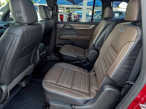 New 2026 GMC Acadia Denali Ultimate w/ LPO, Floor Liner Package AWD/4WD image 25