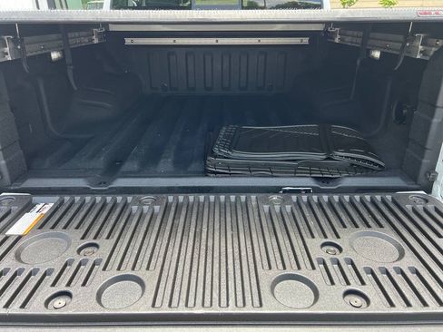 Used 2022 Nissan Frontier SV AWD/4WD image 12