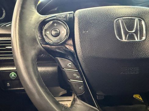 Used 2017 Honda Accord Sport image 40