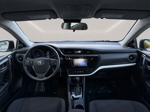 Used 2018 Toyota Corolla iM image 12