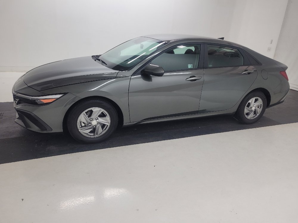 Used 2024 Hyundai Elantra SE FWD image 2