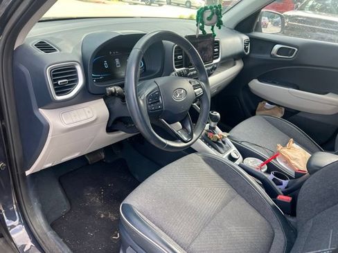 Used 2023 Hyundai Venue Limited FWD image 6