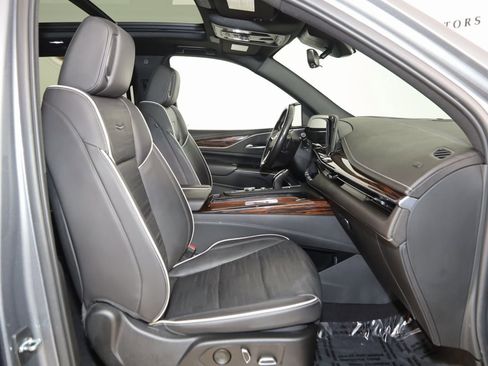 Used 2022 Cadillac Escalade ESV Premium Luxury image 13