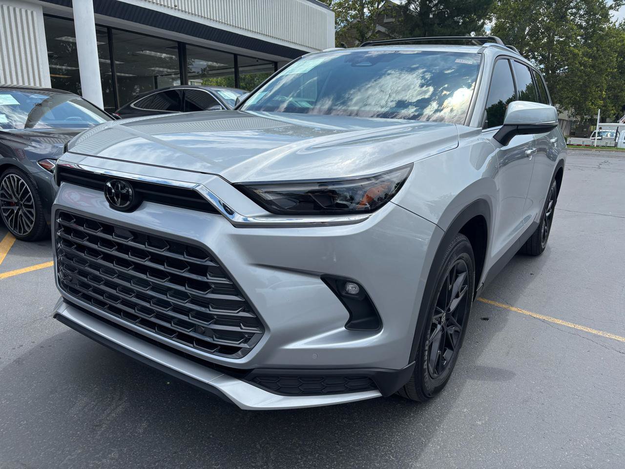 Used 2024 Toyota Grand Highlander AWD Hybrid image 17