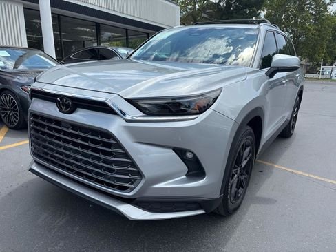 Used 2024 Toyota Grand Highlander AWD Hybrid image 17