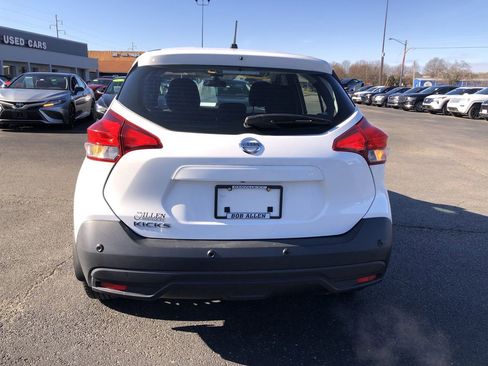 Used 2020 Nissan Kicks S image 10
