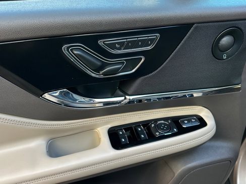 Used 2021 Lincoln Corsair Reserve w/ Rear Removable Package Tray image 10