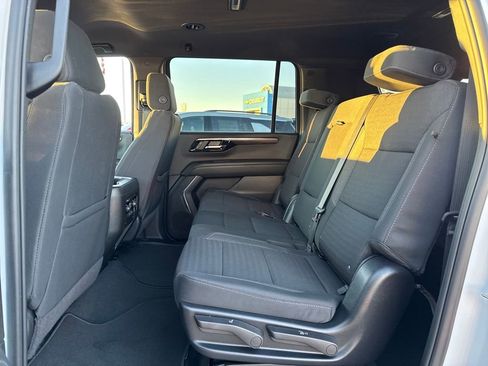 Used 2025 Chevrolet Suburban LS image 13