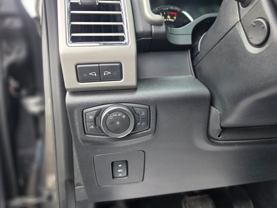 Used 2015 Ford F150 Lariat w/ Equipment Group 502A Luxury AWD/4WD image 28
