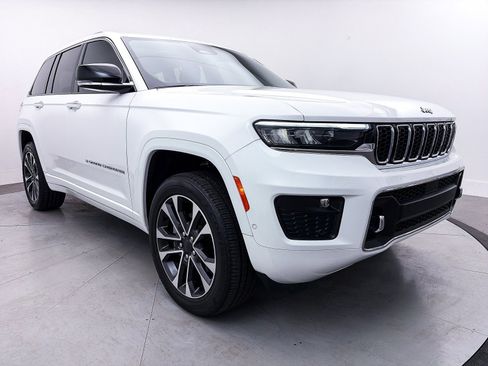 Used 2023 Jeep Grand Cherokee Overland AWD/4WD image 26